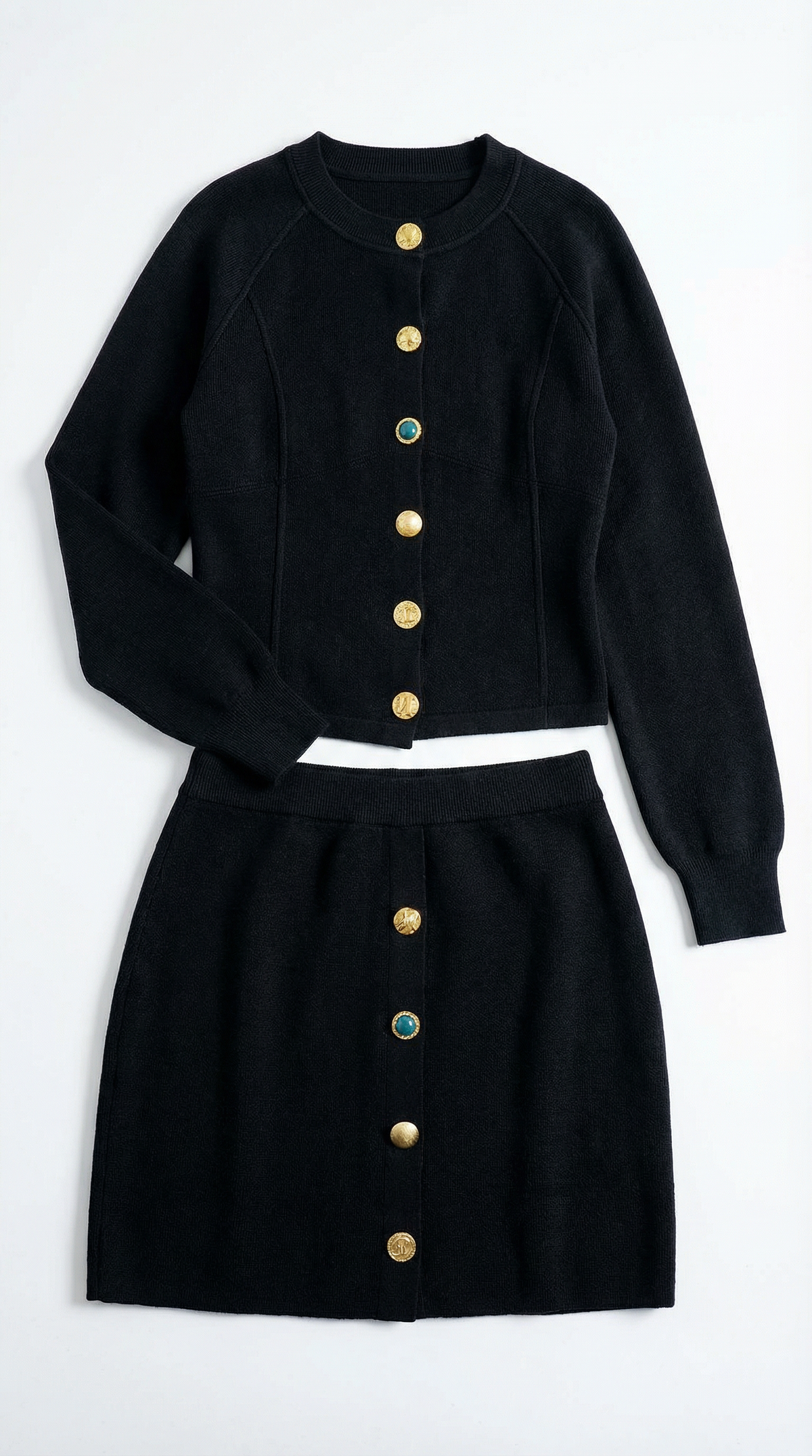 CARRIE | CONJUNTO DE CHAQUETA DE PUNTO Y FALDA CON BOTONES