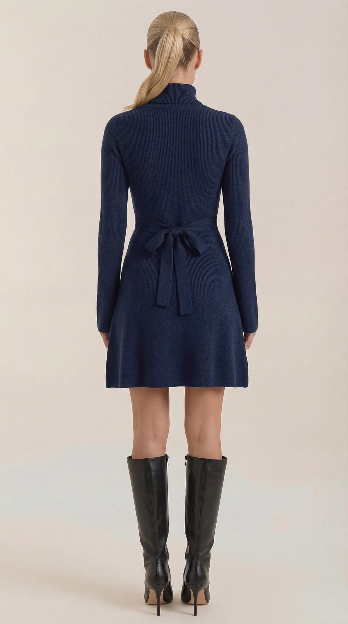 GENEVA | VESTIDO CORTO DE PUNTO CON CUELLO ALTO