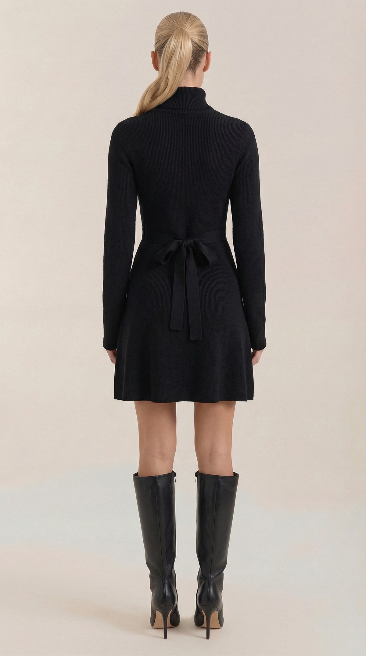 GENEVA | VESTIDO CORTO DE PUNTO CON CUELLO ALTO