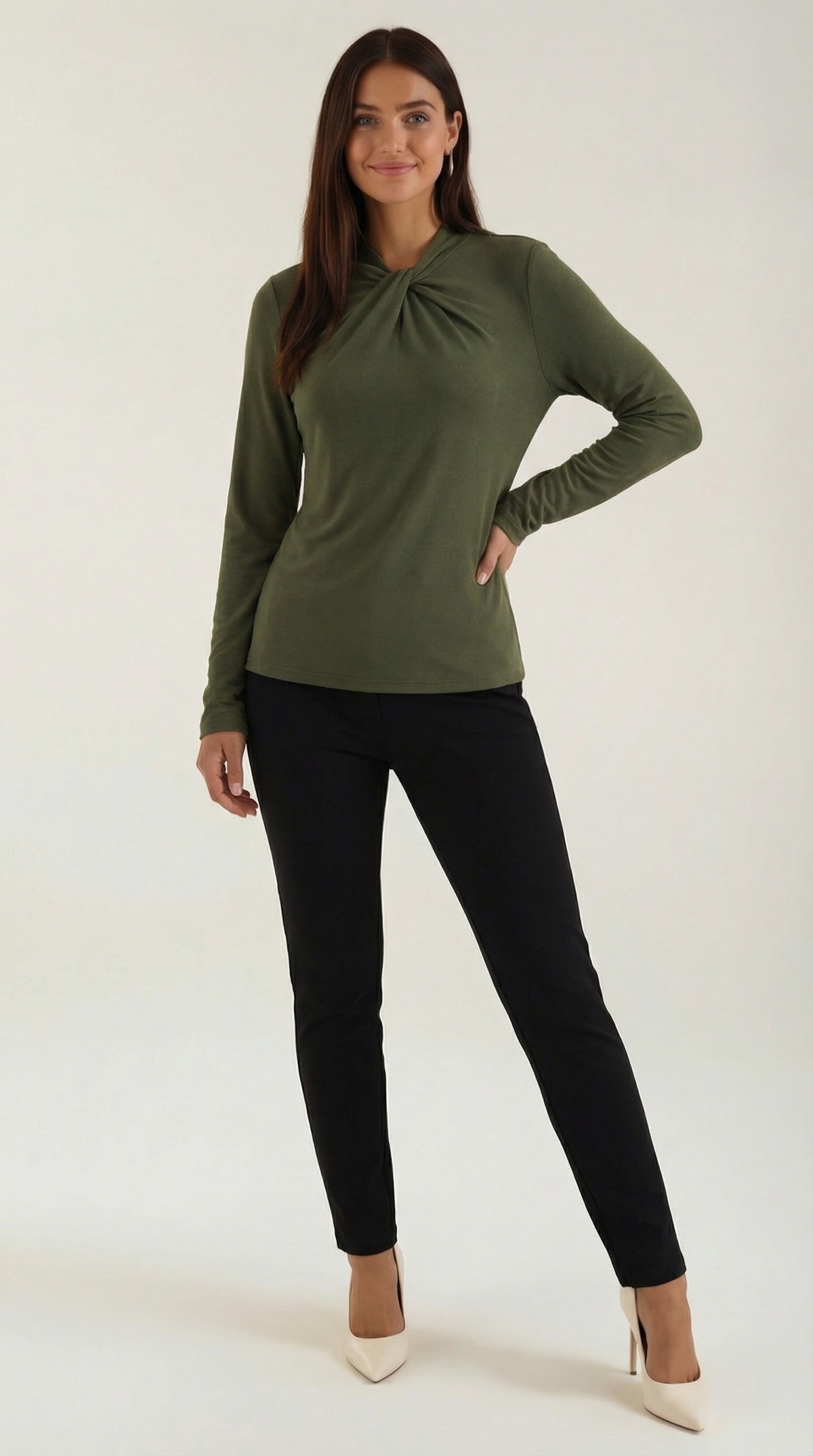 DAPHNE | BLUSA CON CUELLO ALTO Y LAZO