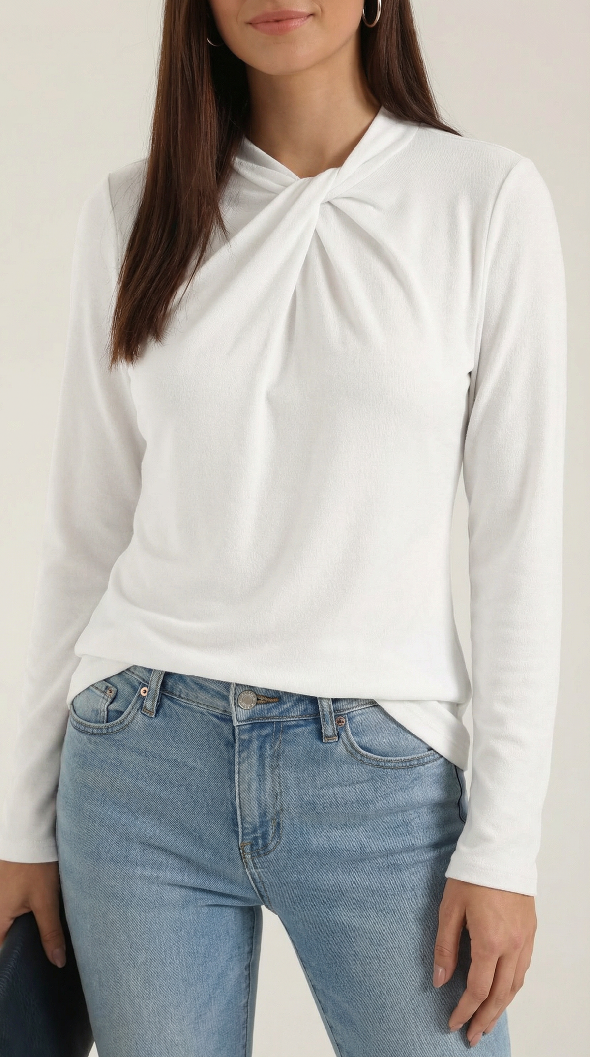 DAPHNE | BLUSA CON CUELLO ALTO Y LAZO