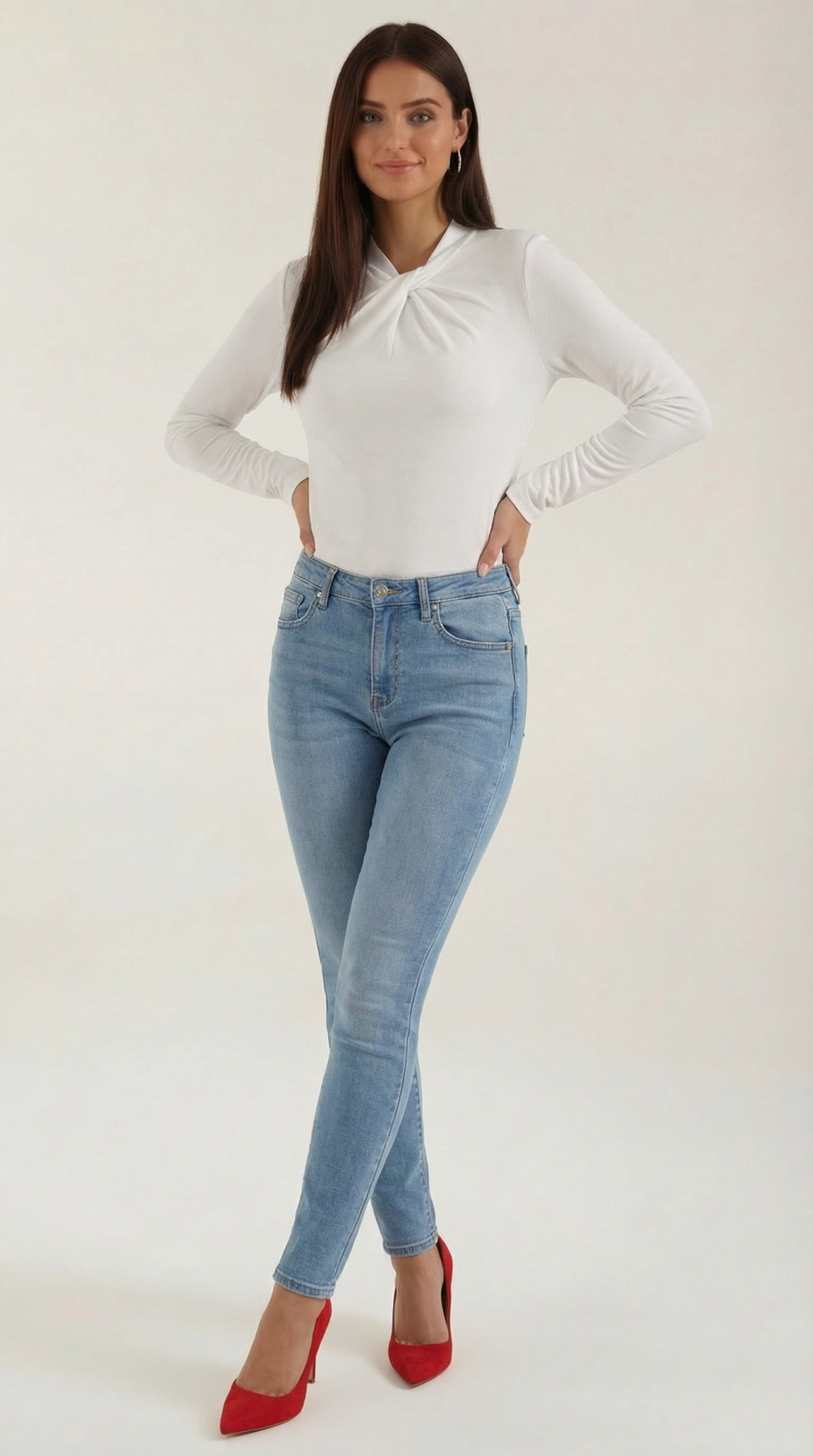 DAPHNE | BLUSA CON CUELLO ALTO Y LAZO