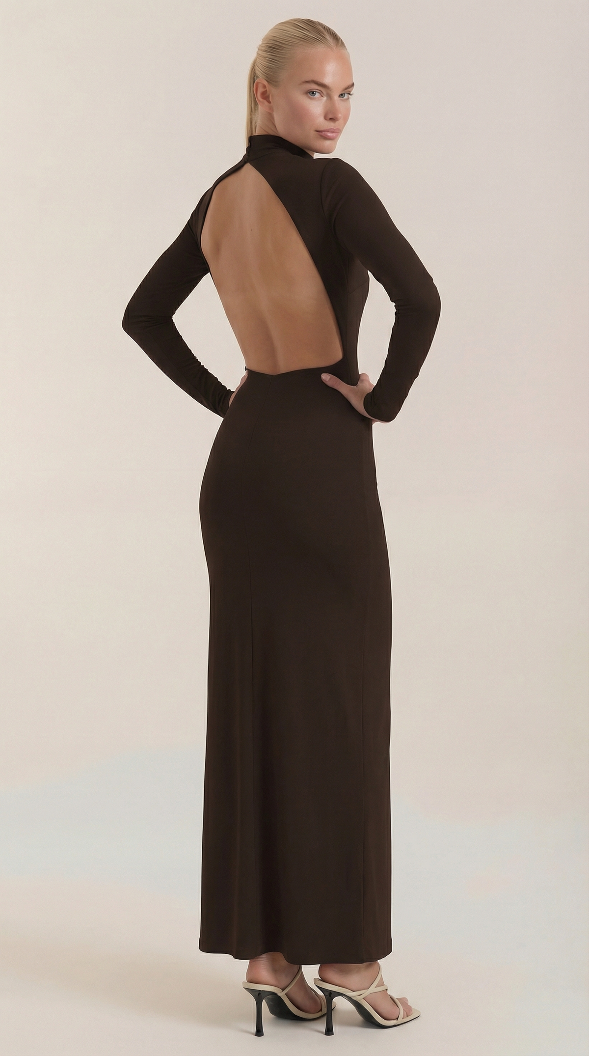 KRISTA | VESTIDO LARGO CON CUELLO ALTO