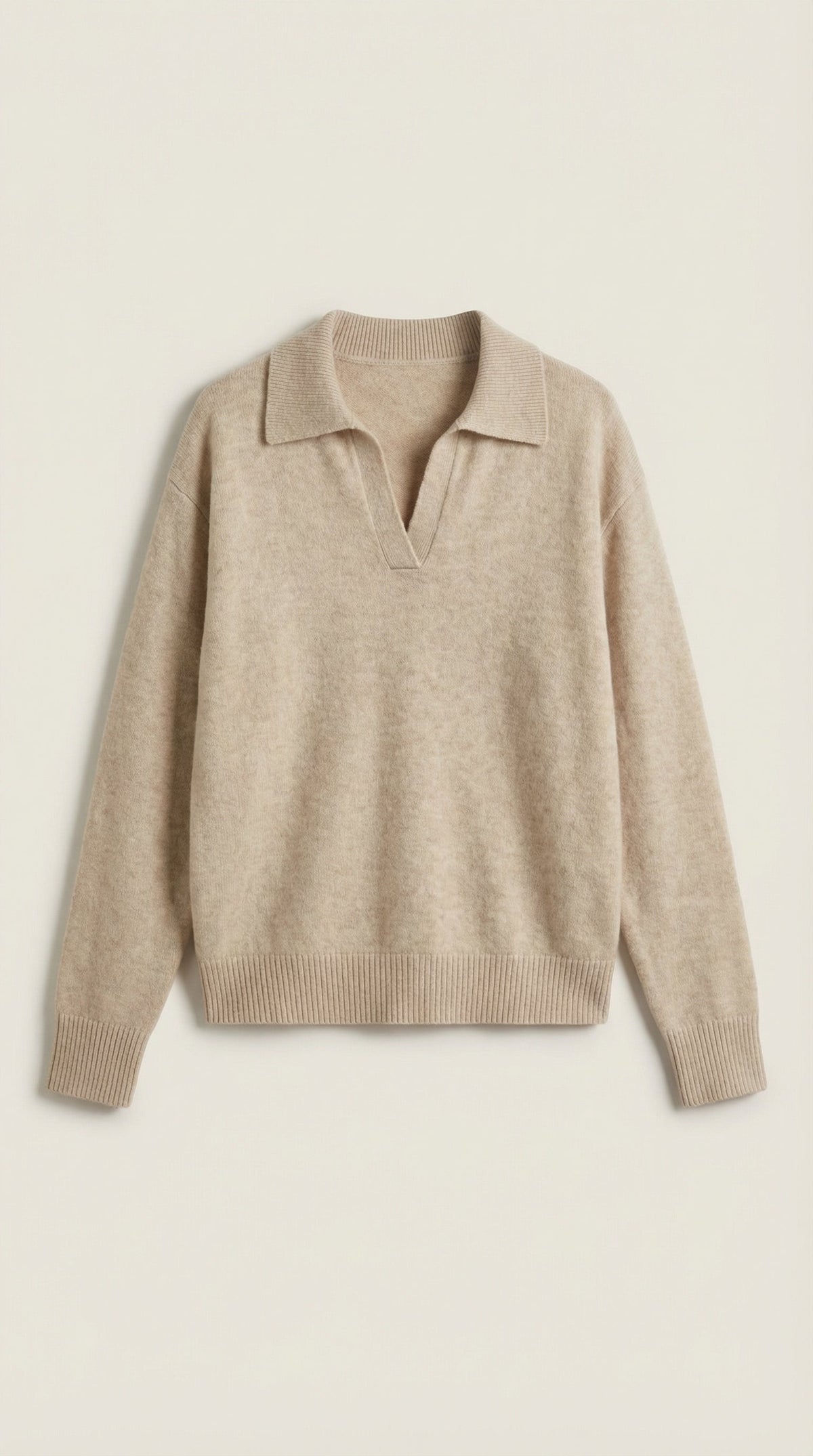 CHARLOTTE | POLO CASUAL CON ESCOTE EN V