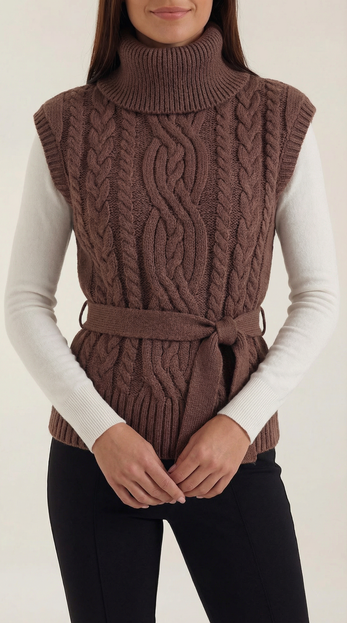 NADIA | CHALECO DE PUNTO TRENZADO CON CUELLO ALTO