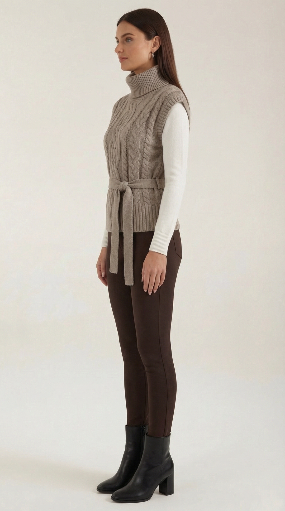 NADIA | CHALECO DE PUNTO TRENZADO CON CUELLO ALTO