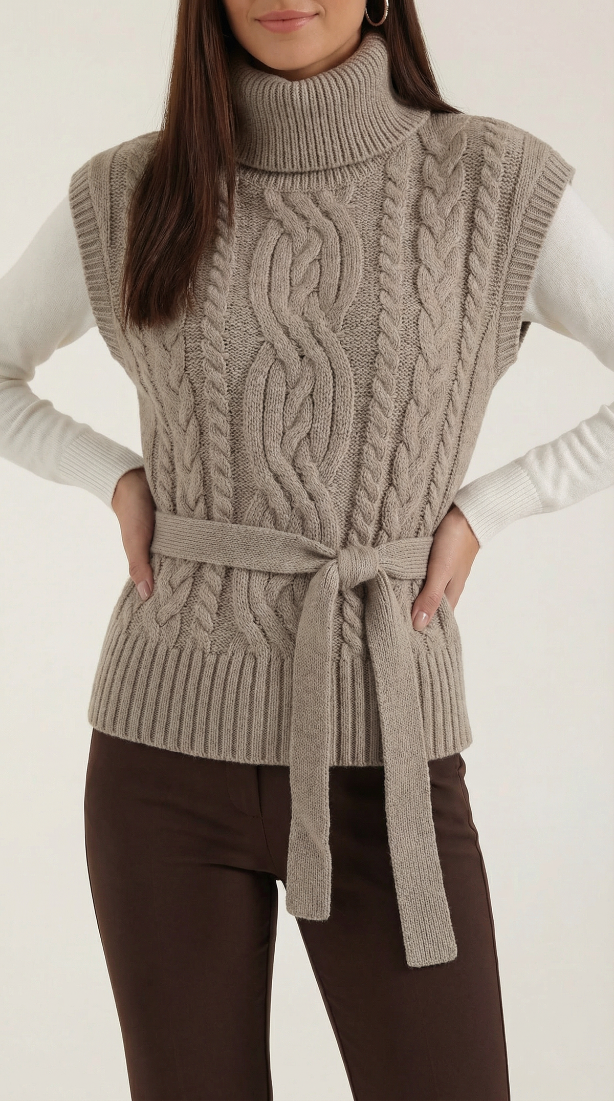 NADIA | CHALECO DE PUNTO TRENZADO CON CUELLO ALTO
