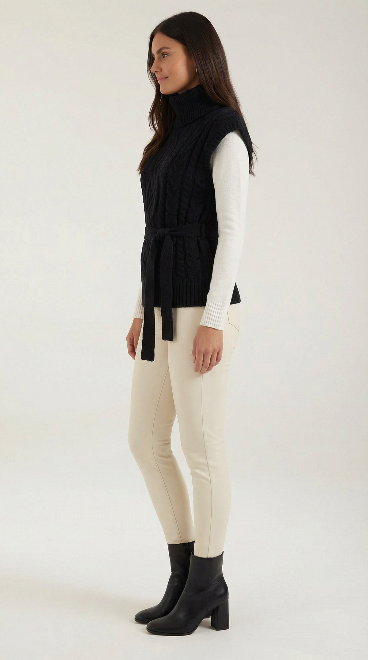 NADIA | CHALECO DE PUNTO TRENZADO CON CUELLO ALTO
