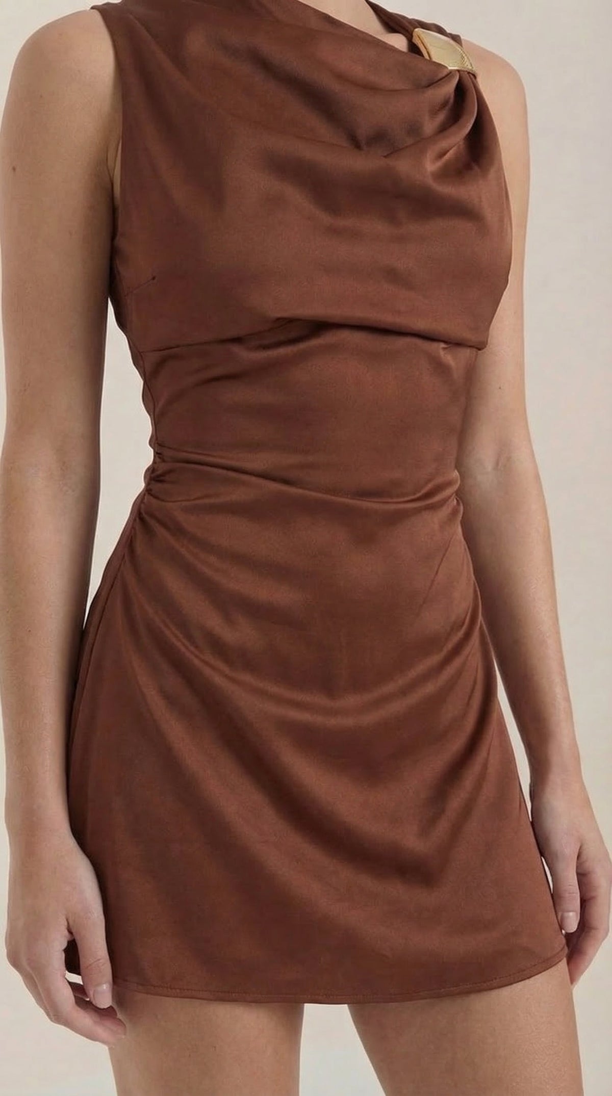 ROSALIE | VESTIDO CORTO CON ESCOTE DRAPEADO