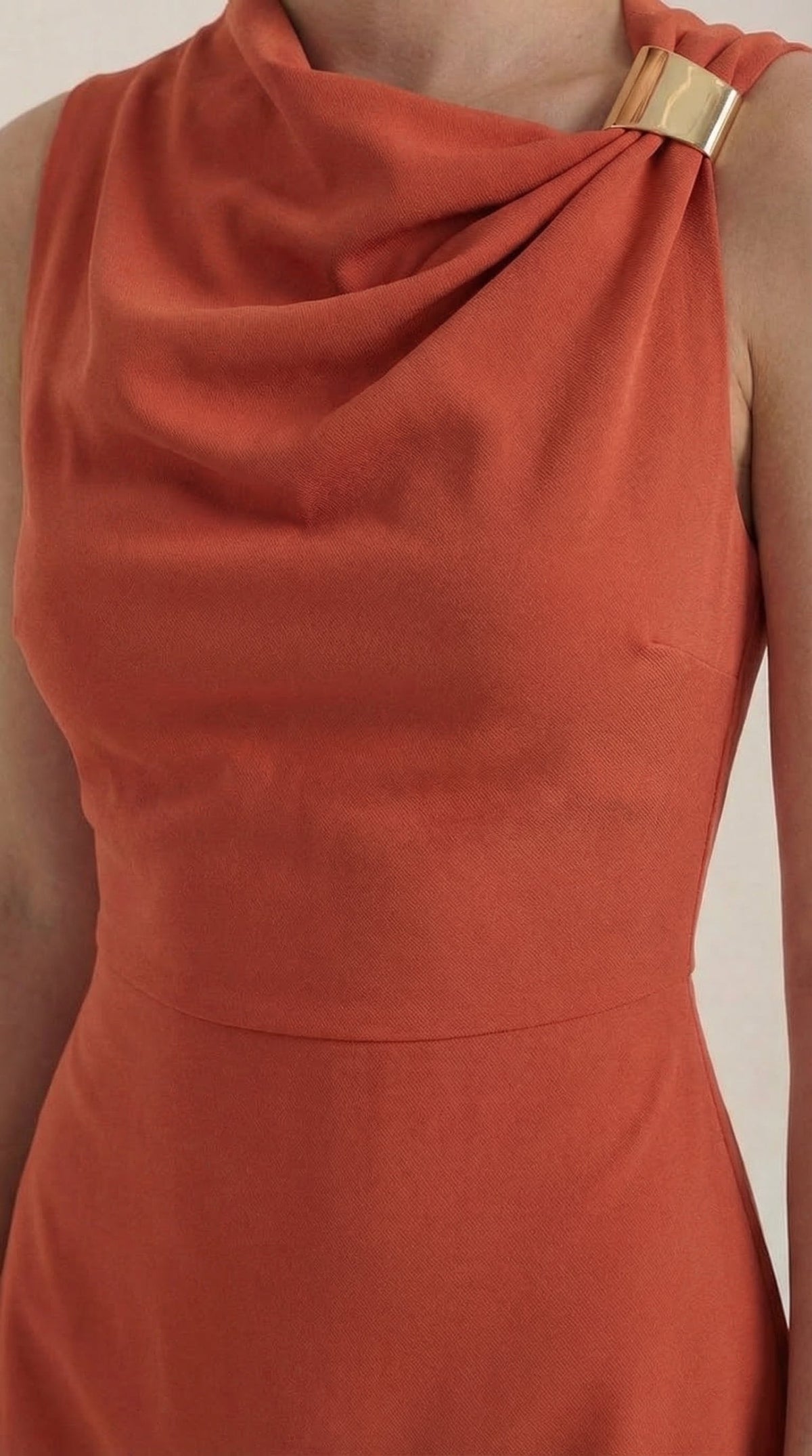 ROSALIE | VESTIDO CORTO CON ESCOTE DRAPEADO