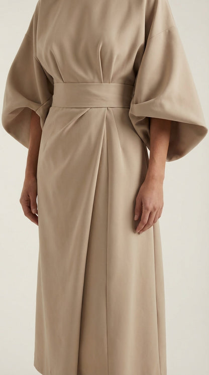 ANA | VESTIDO LARGO CON CINTURÓN EN LA CINTURA