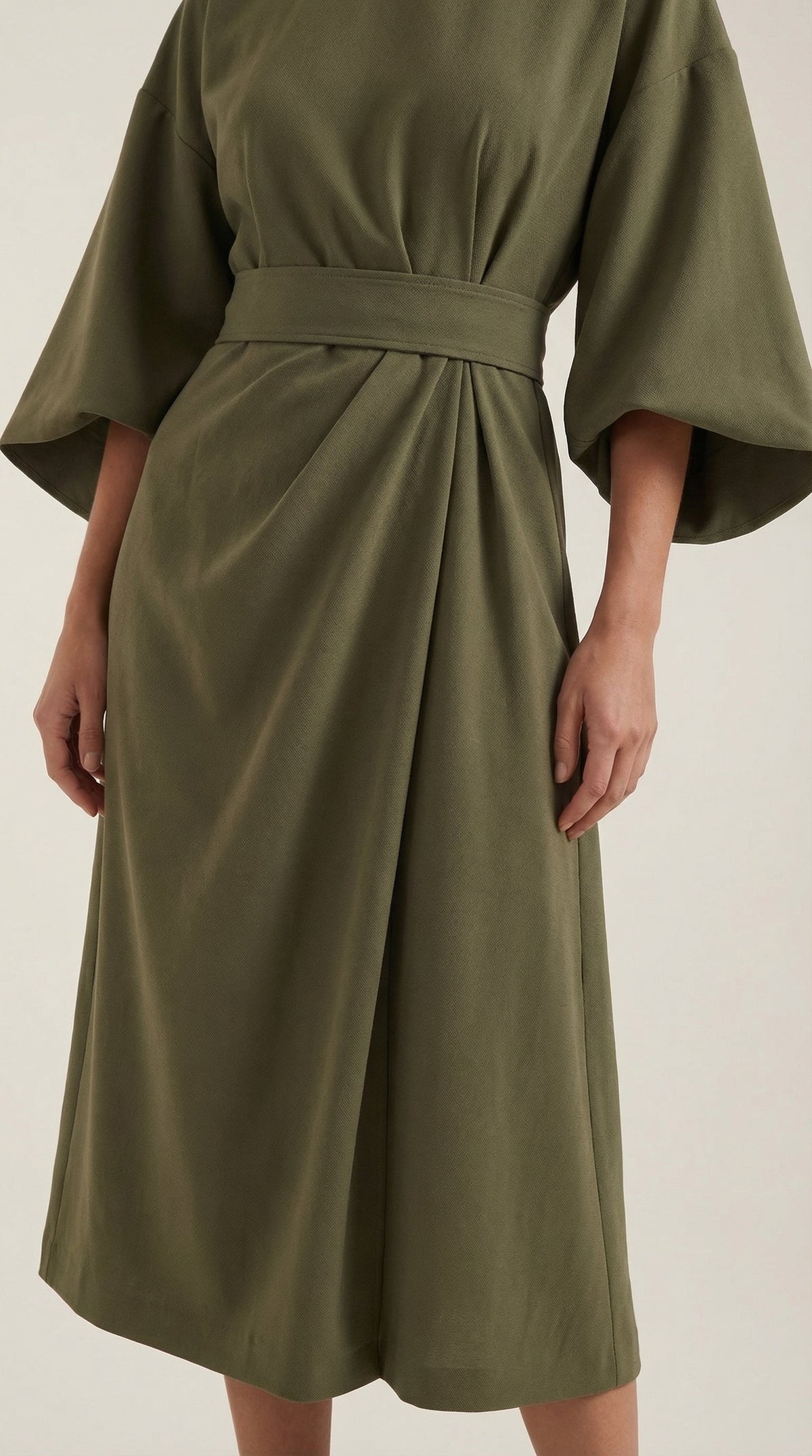 ANA | VESTIDO LARGO CON CINTURÓN EN LA CINTURA