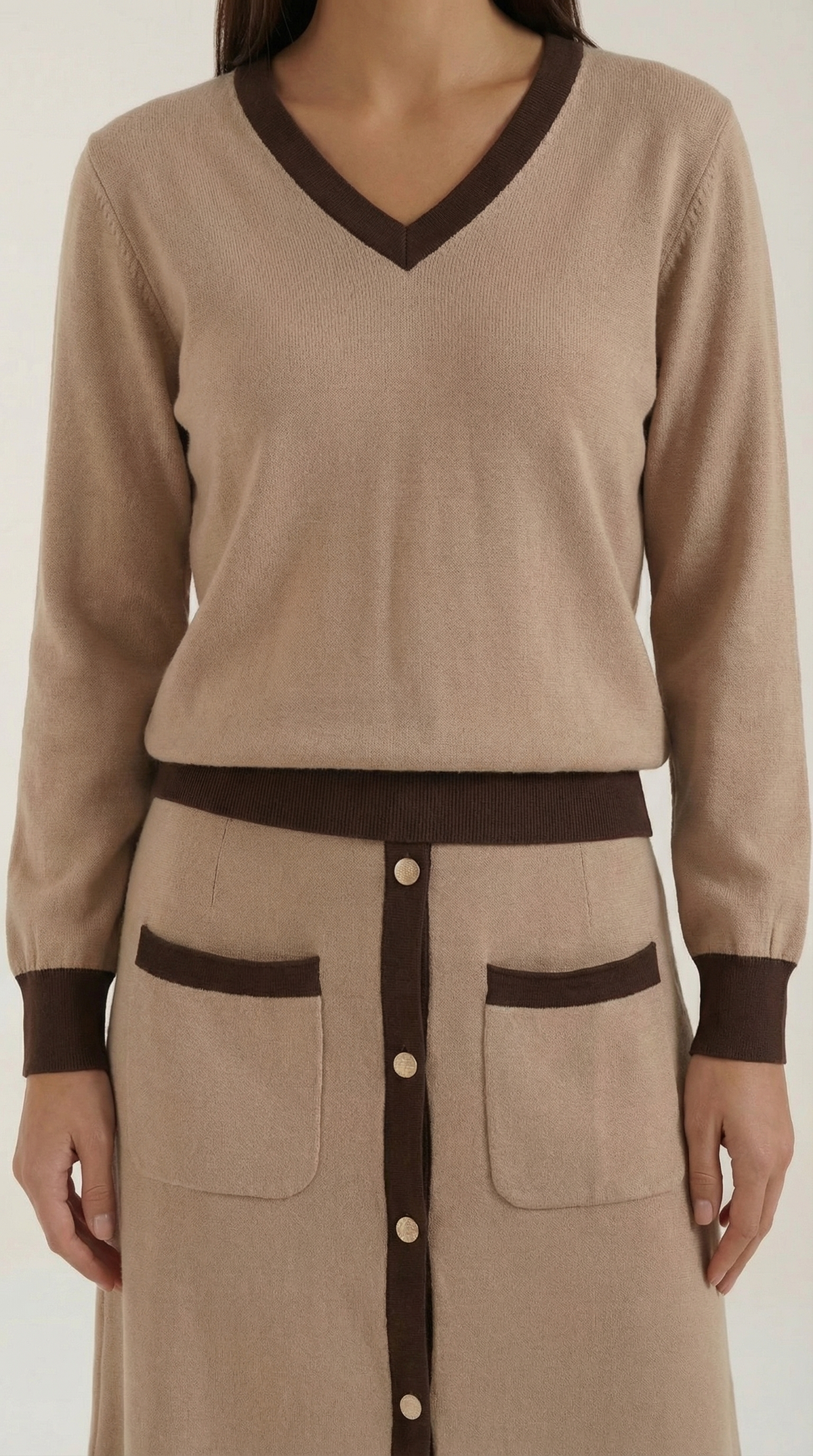 CHERYL | CONJUNTO DE SUÉTER CON ESCOTE EN V Y FALDA MIDI