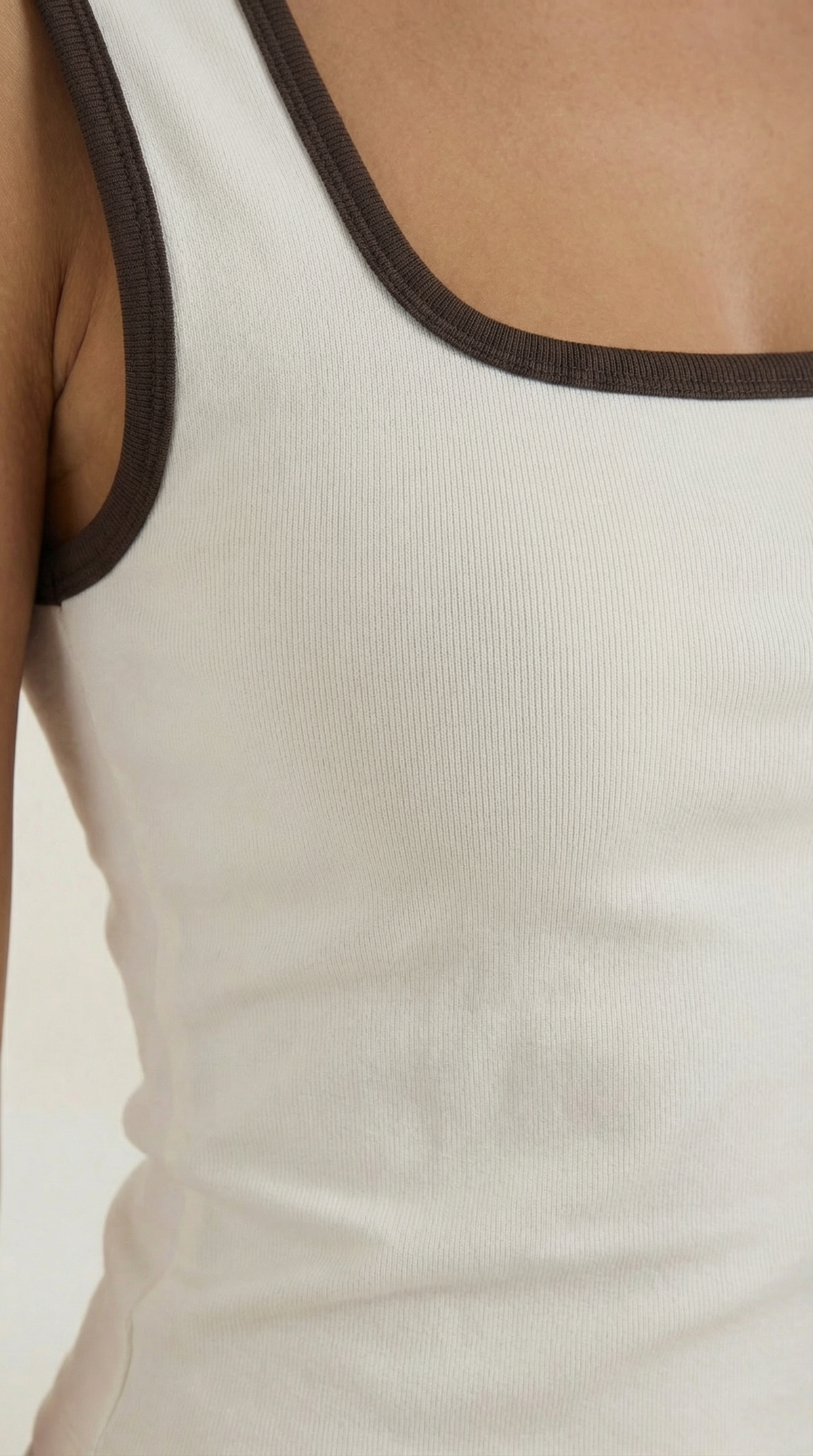 ESTELLE | TOP CON ESCOTE CUADRADO
