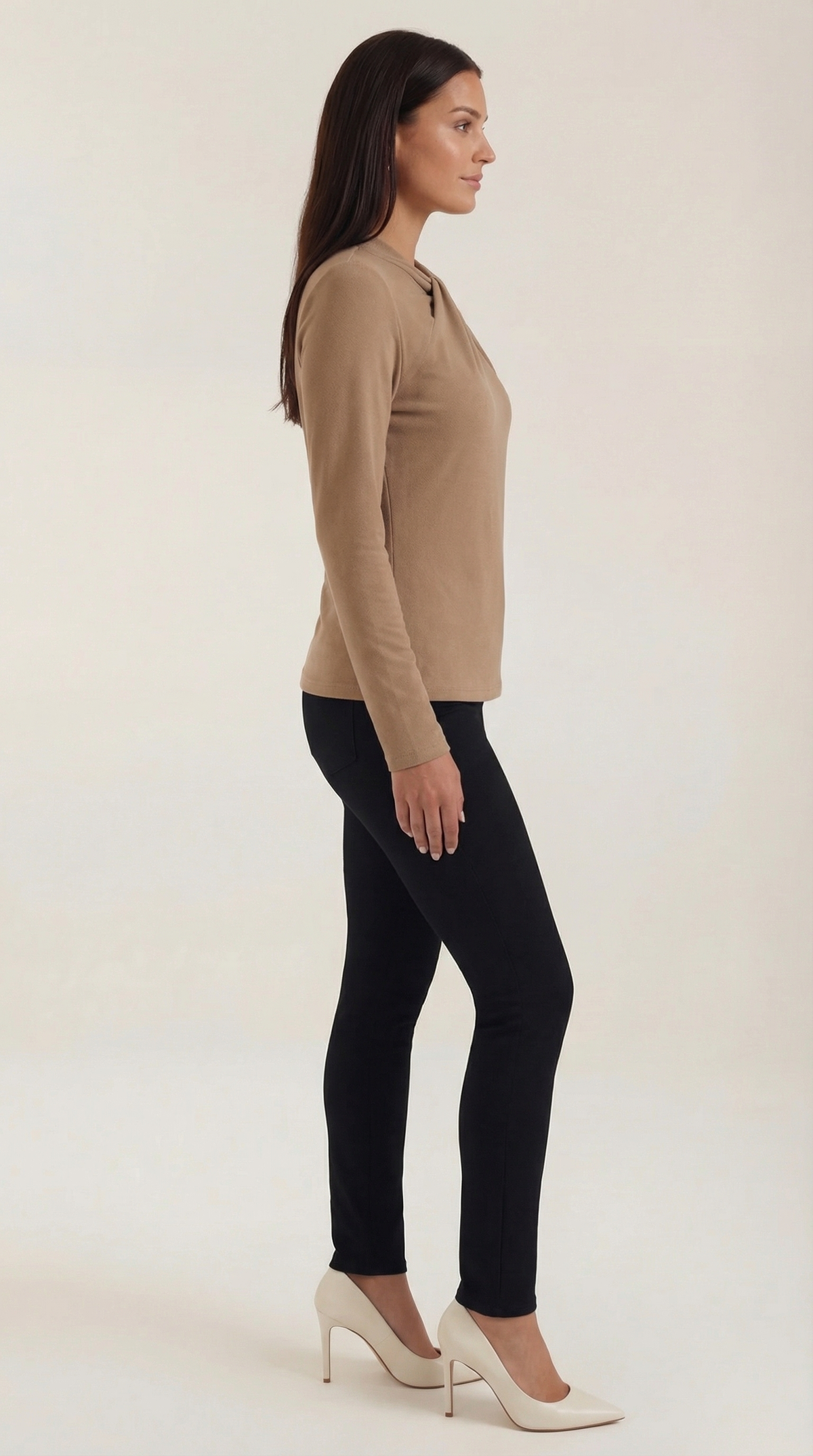 DAPHNE | BLUSA CON CUELLO ALTO Y LAZO