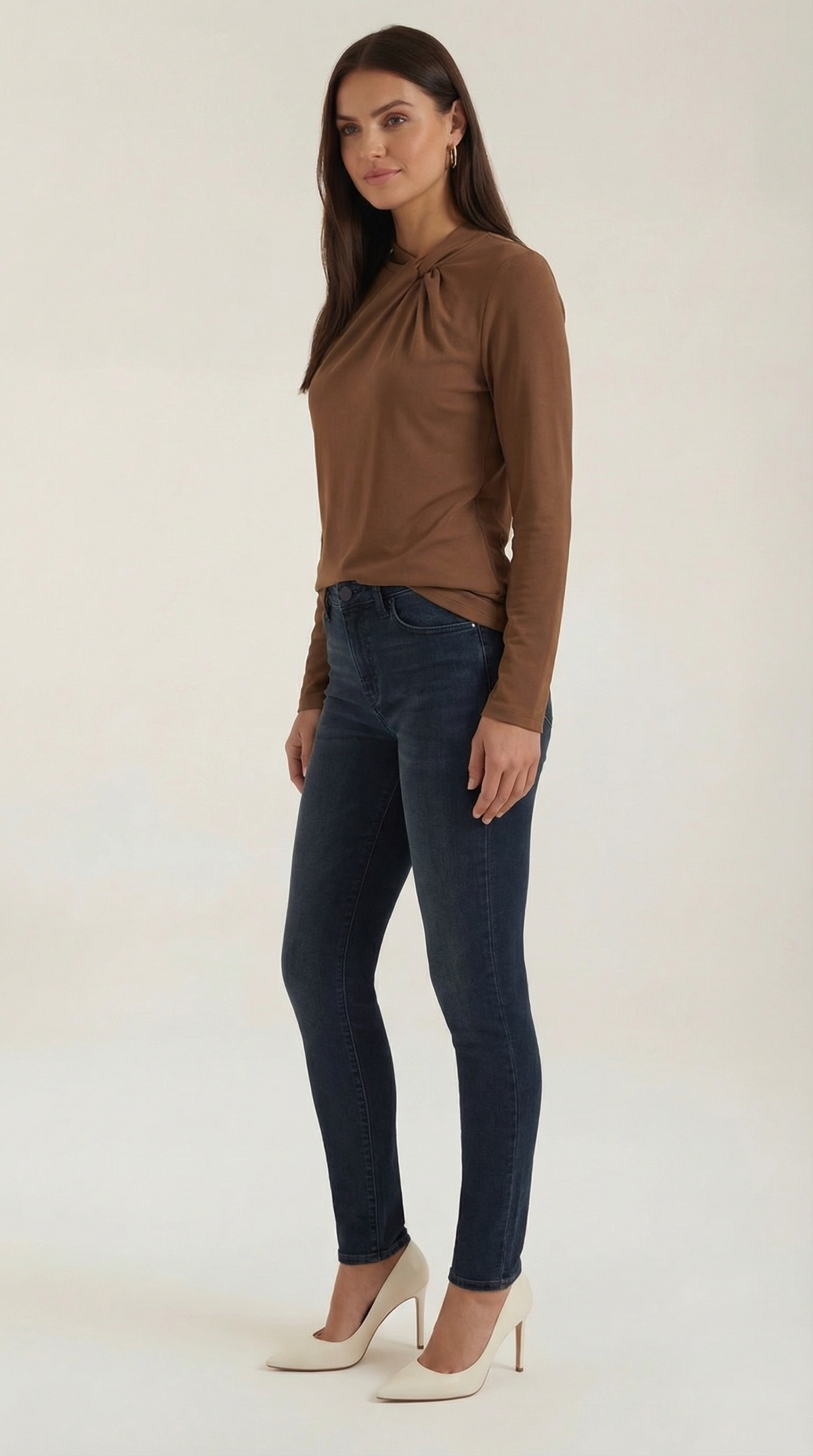 DAPHNE | BLUSA CON CUELLO ALTO Y LAZO