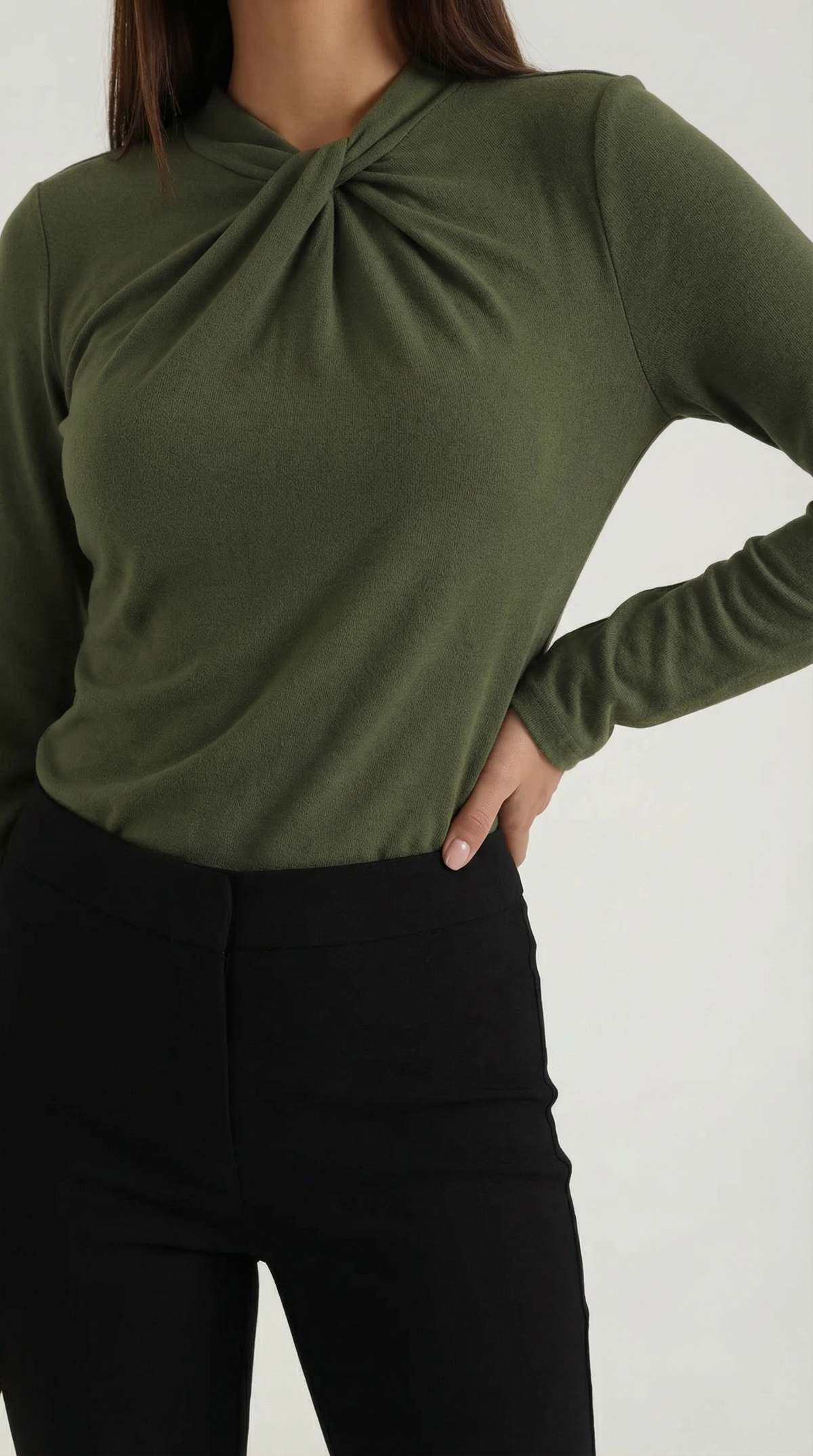 DAPHNE | BLUSA CON CUELLO ALTO Y LAZO