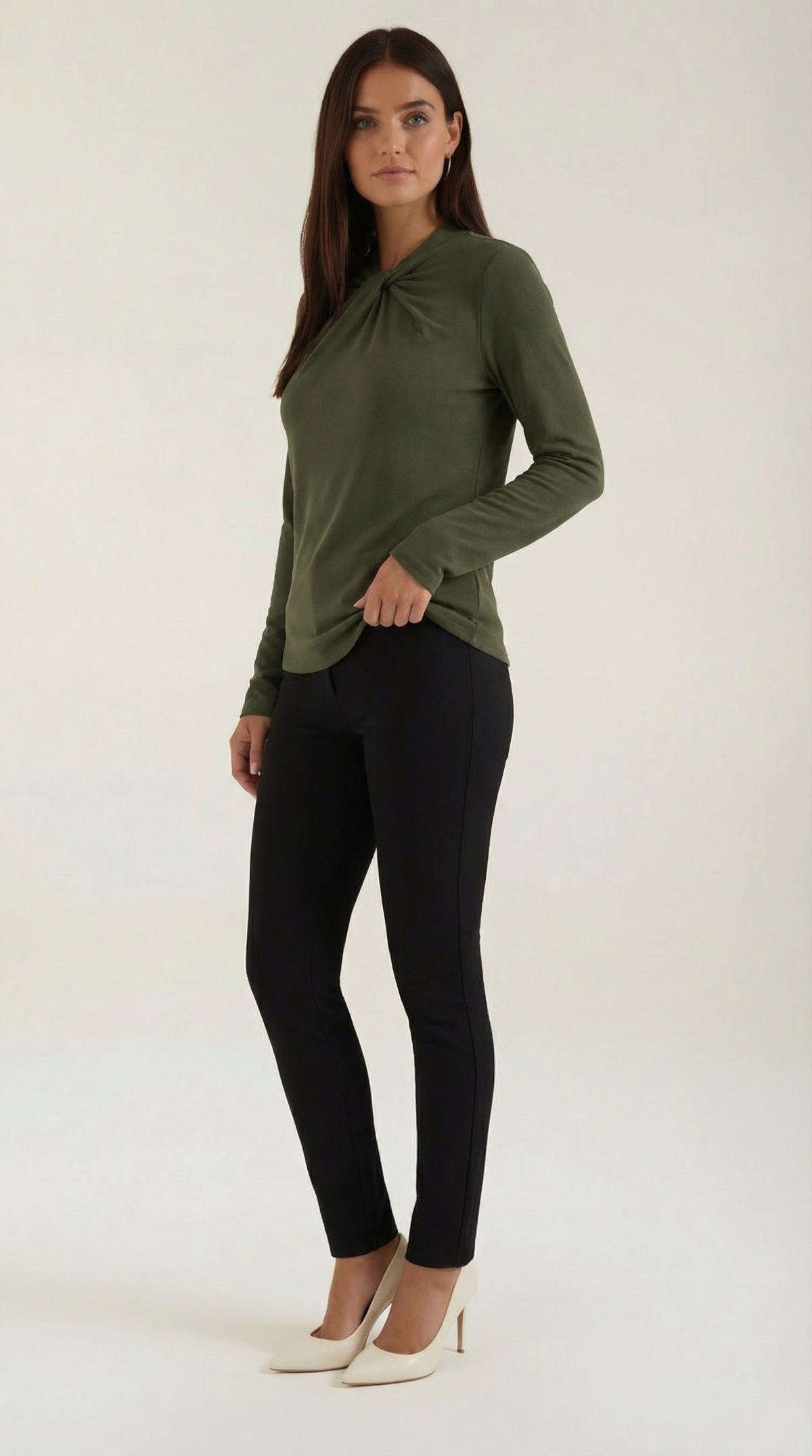 DAPHNE | BLUSA CON CUELLO ALTO Y LAZO