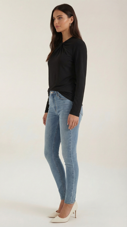 DAPHNE | BLUSA CON CUELLO ALTO Y LAZO