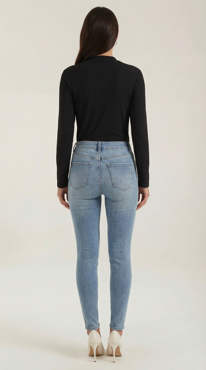 DAPHNE | BLUSA CON CUELLO ALTO Y LAZO