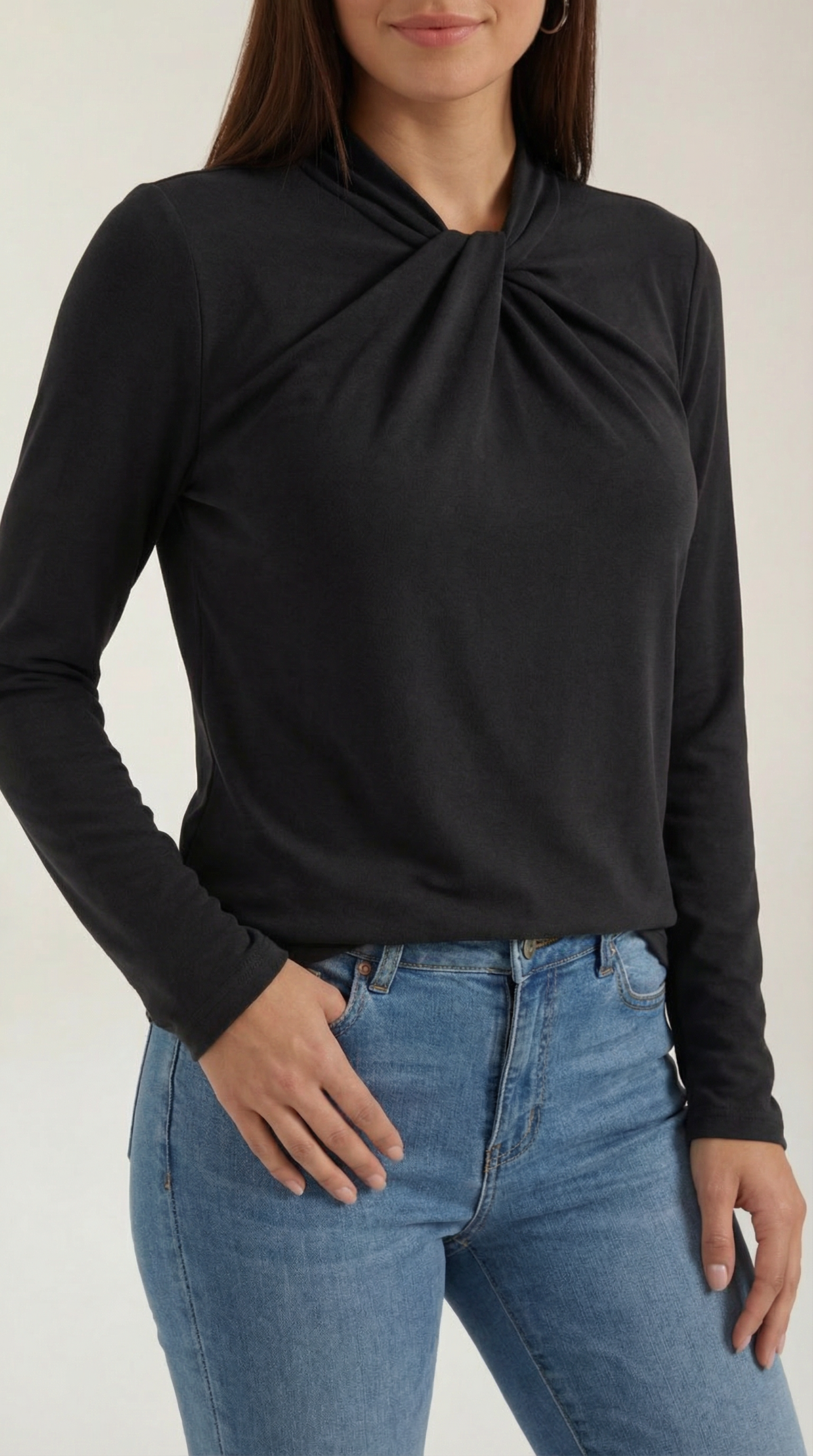 DAPHNE | BLUSA CON CUELLO ALTO Y LAZO