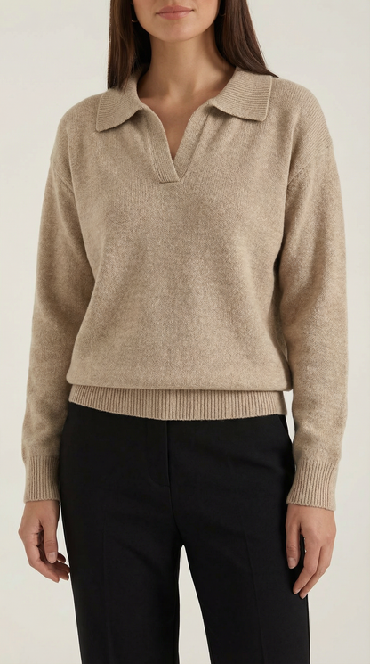 CHARLOTTE | POLO CASUAL CON ESCOTE EN V