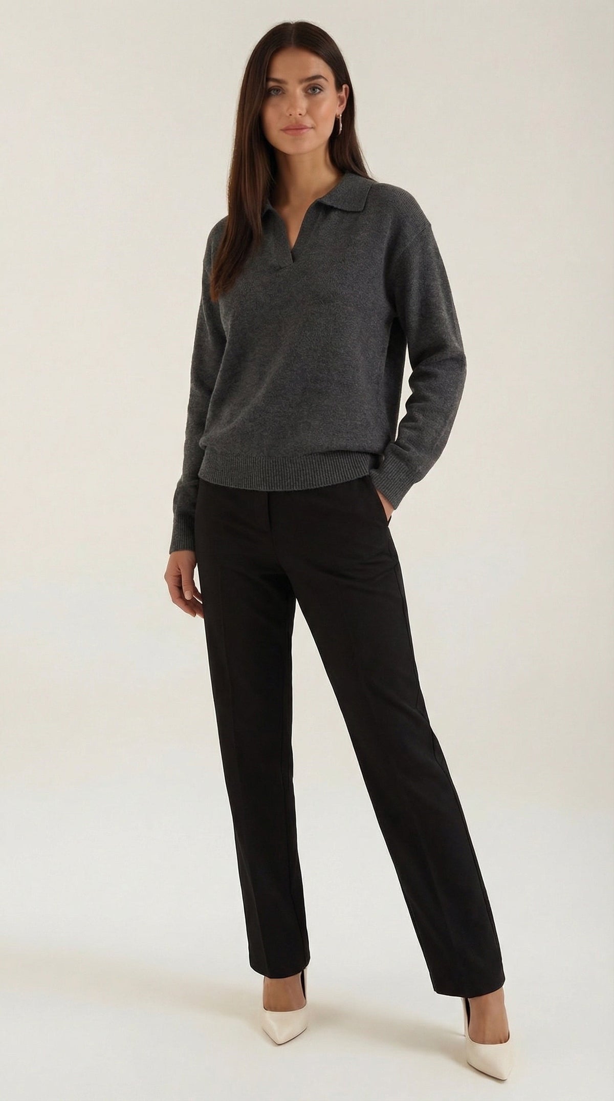 CHARLOTTE | POLO CASUAL CON ESCOTE EN V