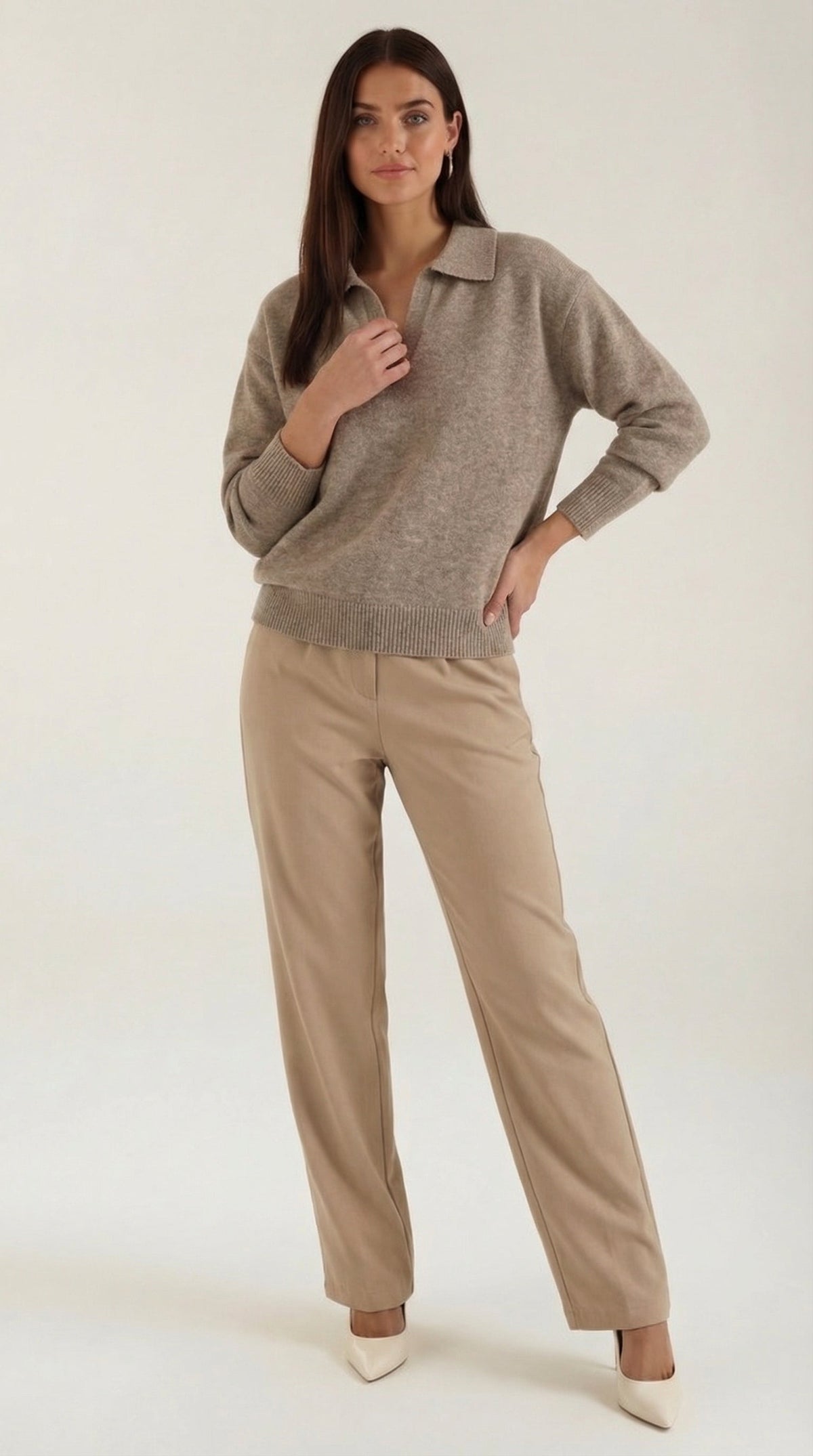 CHARLOTTE | POLO CASUAL CON ESCOTE EN V