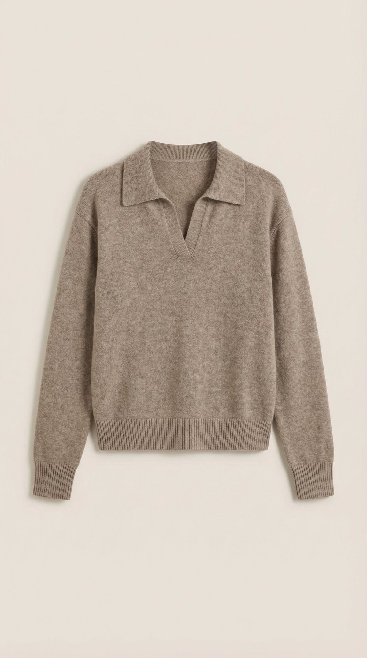 CHARLOTTE | POLO CASUAL CON ESCOTE EN V
