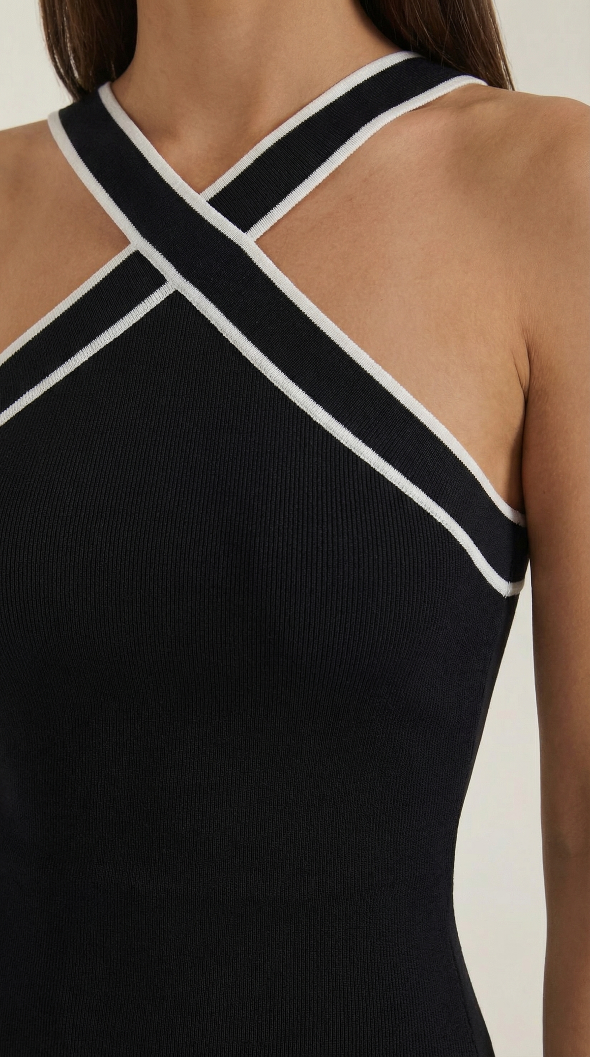 YARA | TOP HALTER CON DISEÑO ENTRELAZADO