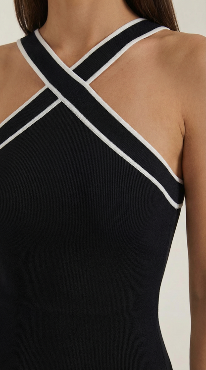 YARA | TOP HALTER CON DISEÑO ENTRELAZADO