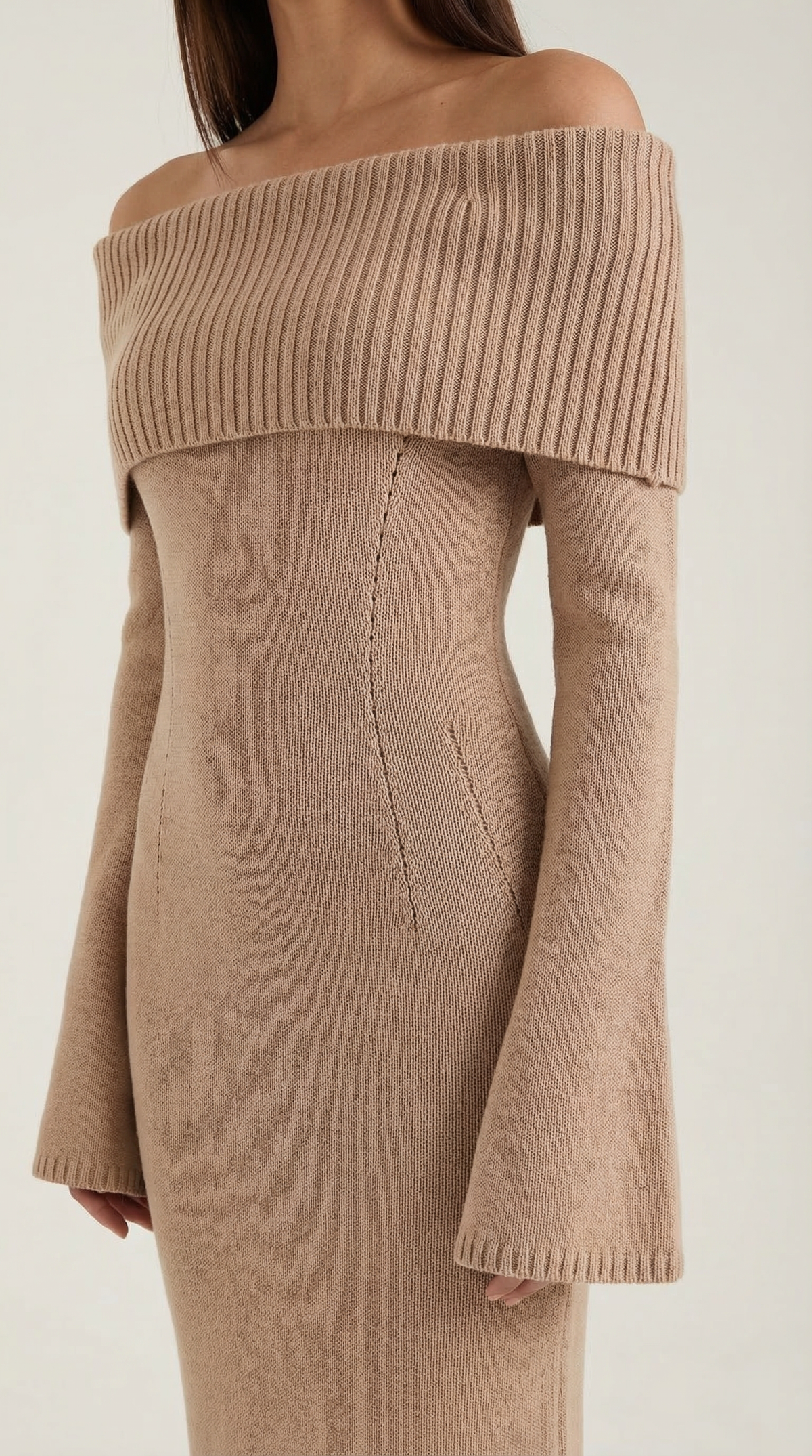 QUINLAN | VESTIDO LARGO AJUSTADO CON HOMBROS DESCUBIERTOS