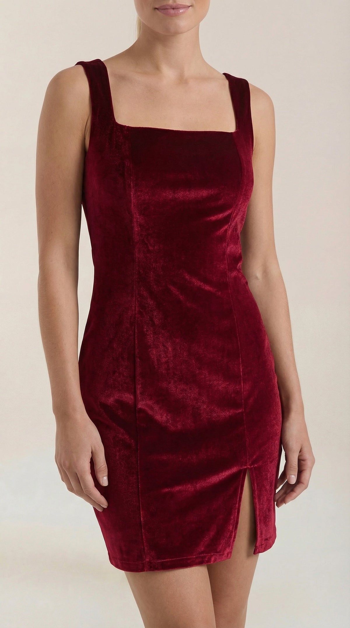 RACHELLE | VESTIDO CORTO DE TERCIOPELO CON ESCOTE CUADRADO