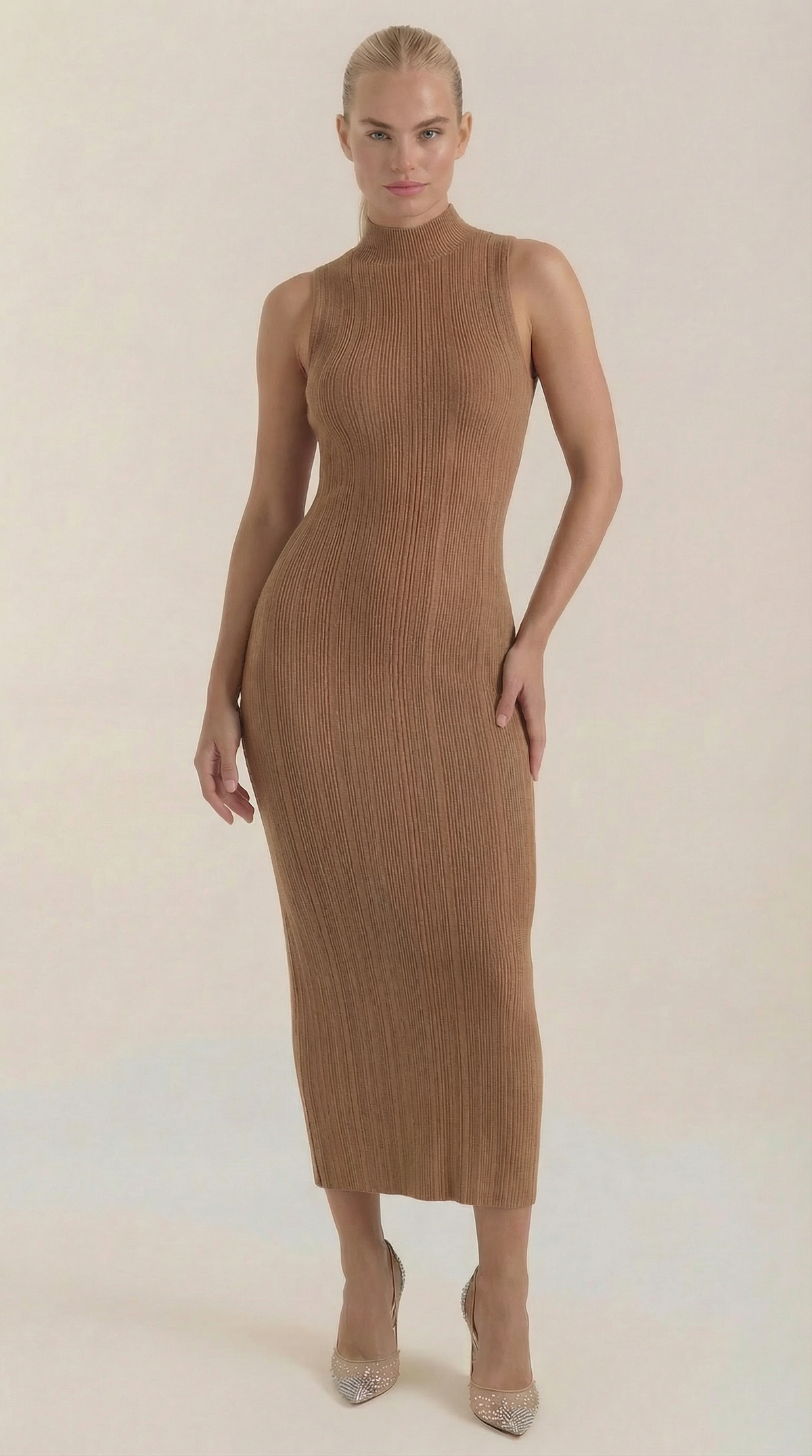 SONIA | VESTIDO MIDI AJUSTADO CON CUELLO ALTO