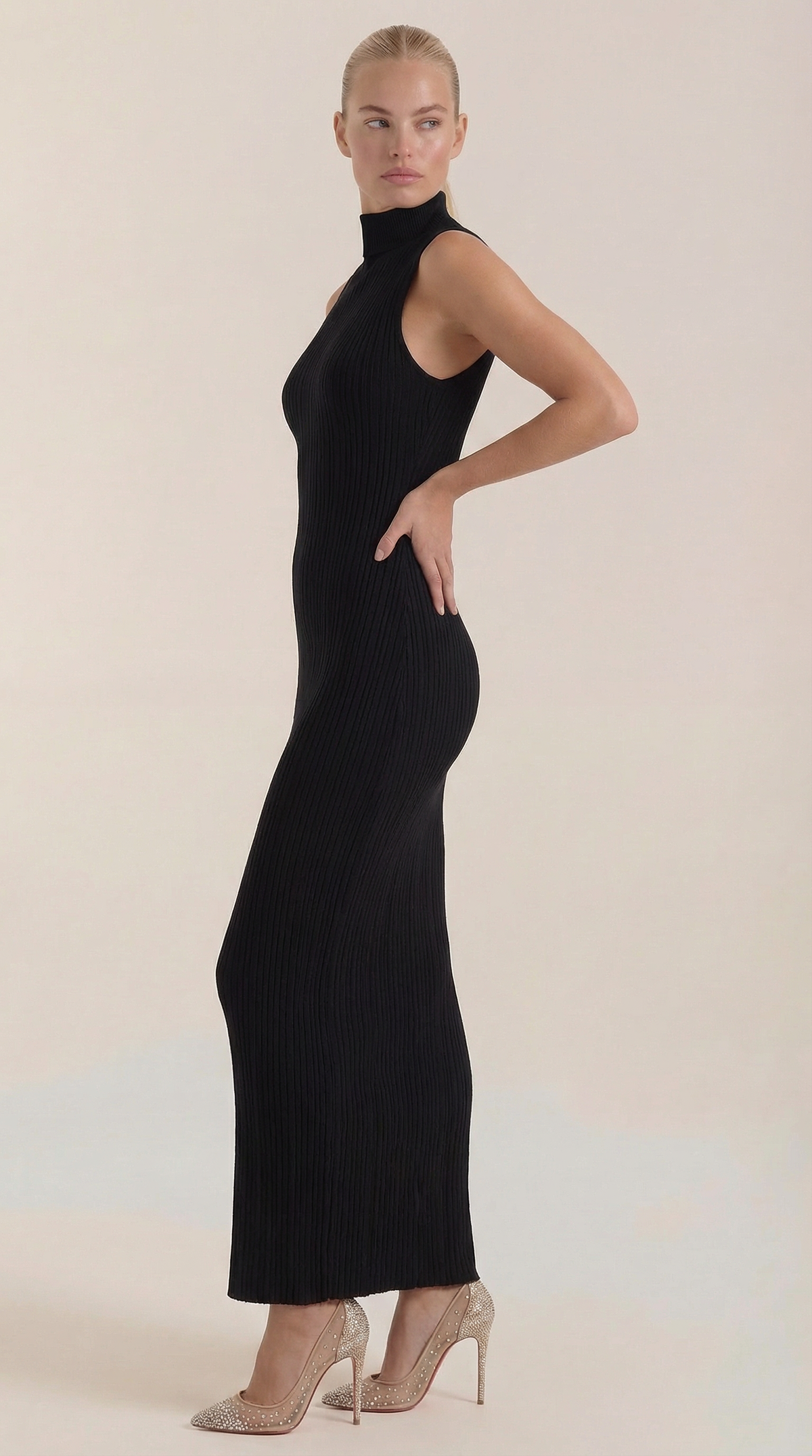 SONIA | VESTIDO MIDI AJUSTADO CON CUELLO ALTO