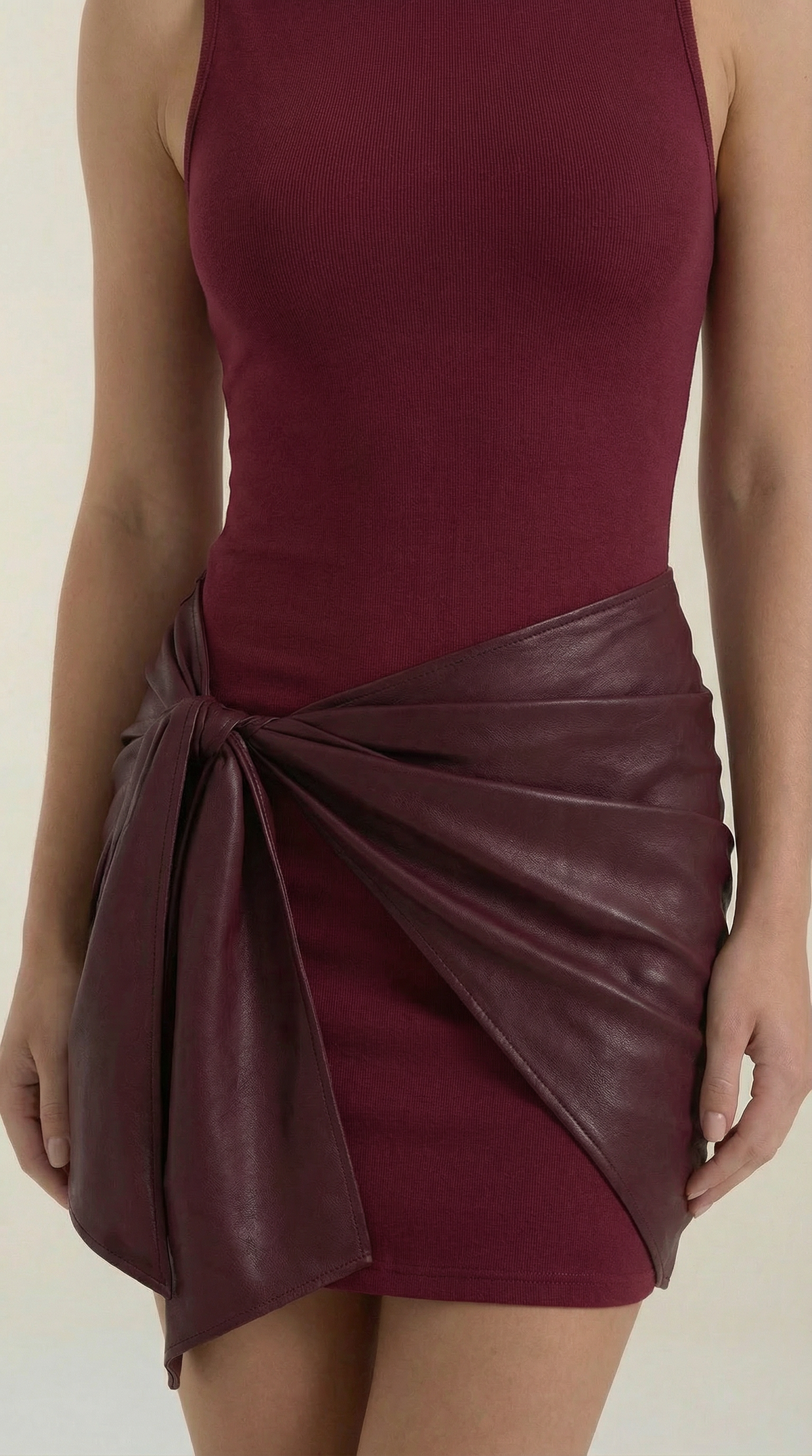 VICKIE | VESTIDO CORTO DE ESTILO CRUZADO