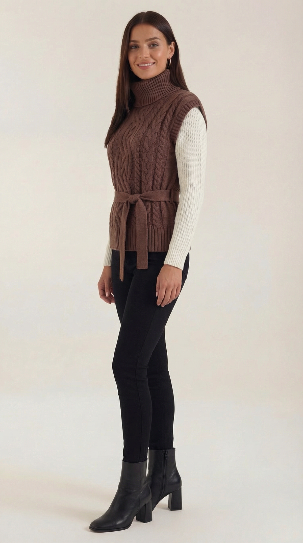 NADIA | CHALECO DE PUNTO TRENZADO CON CUELLO ALTO