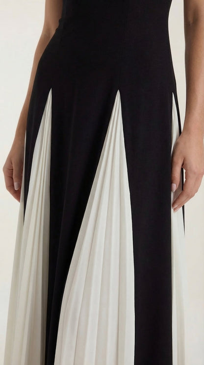 GOLDIE | VESTIDO MIDI CON PLIEGUES EN GODETS