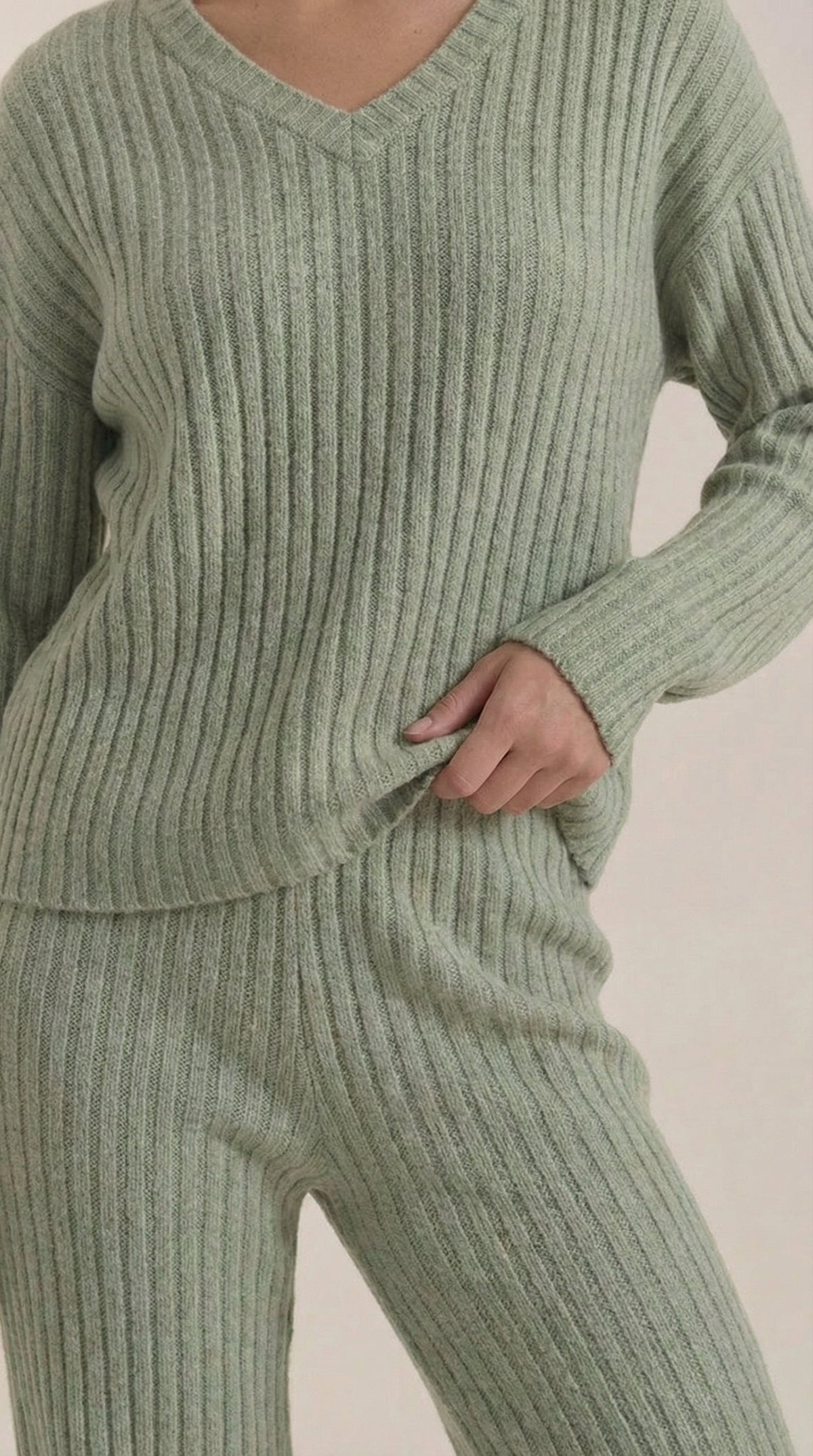MATILDA | CONJUNTO DE PUNTO CON ESCOTE EN V TEXTURIZADO