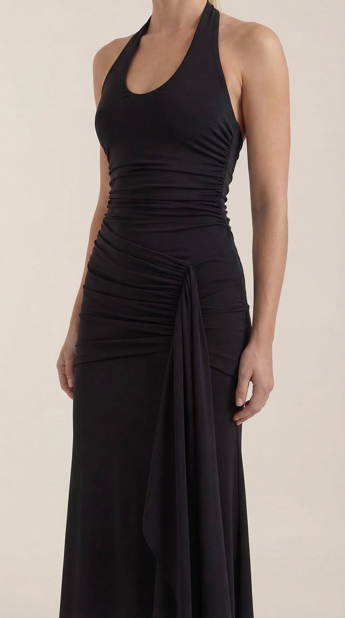 PAULETTE | VESTIDO LARGO CON CUELLO HALTER