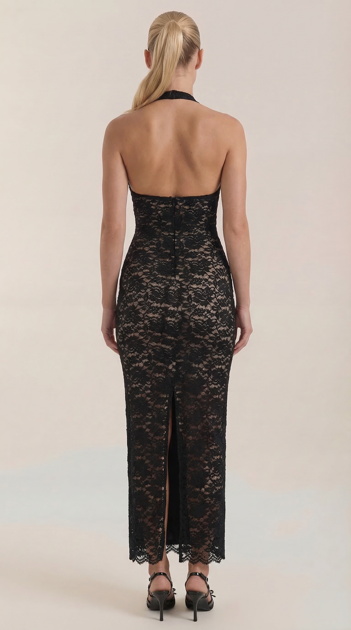 ROXANNE | VESTIDO LARGO DE ENCAJE CON ESCOTE HALTER